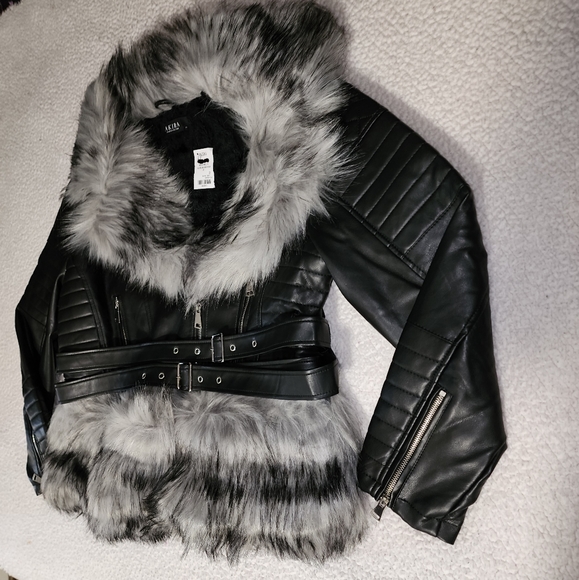 NWT Akira Gorgeous Black Pleather Faux Fur Jacket - Picture 4 of 11